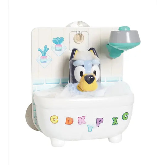 Bluey w kąpieli w wannie