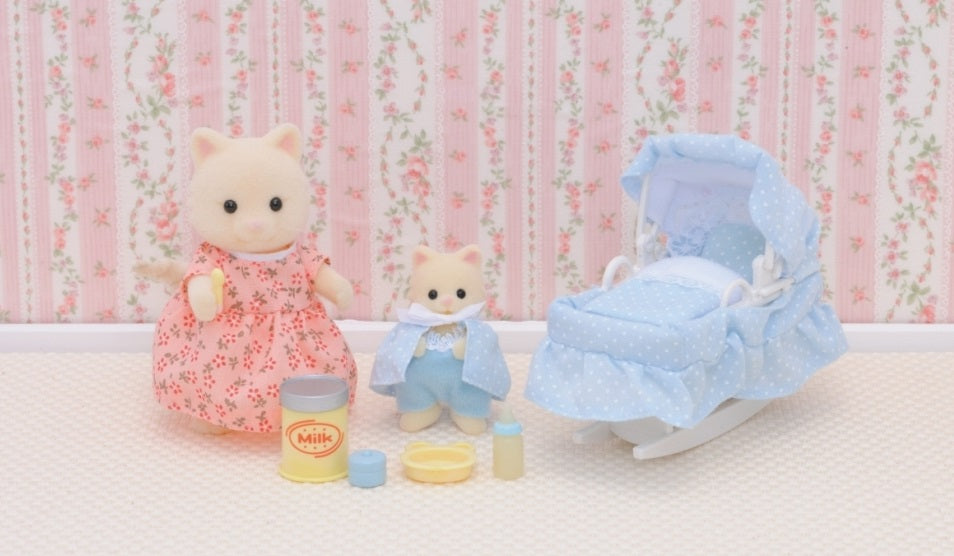 SYLVANIAN Noworodek z mamą i wyprawką 04333