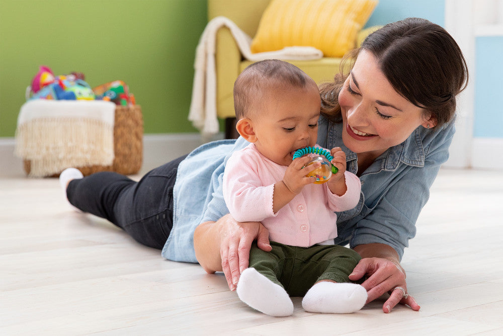 TOMY Lamaze radosna grzechotka z kuleczkami L23146