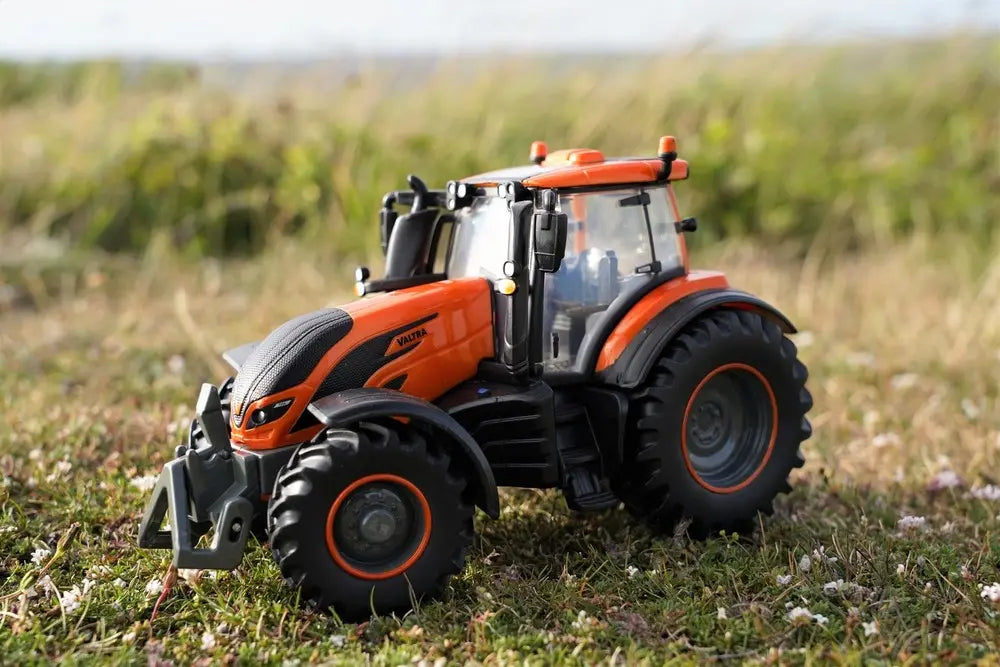 Tomy britains britains traktor valtra t245 wersja deco