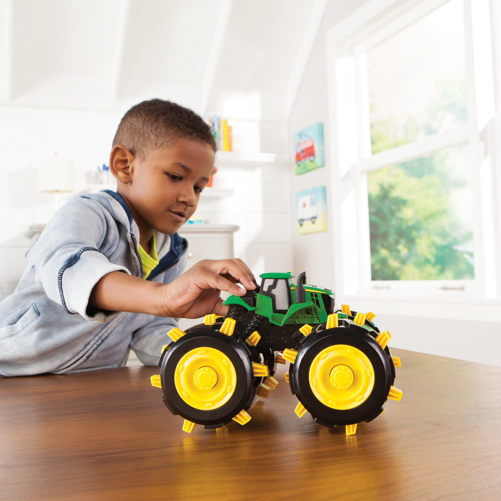 TOMY John Deere traktor opony z kolcami 46712 /2