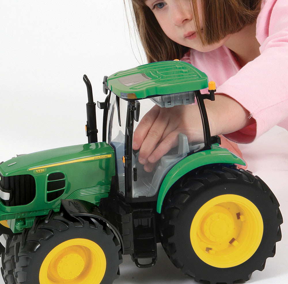 TOMY John Deere 6830 traktor+koła św/dźw 42425/4