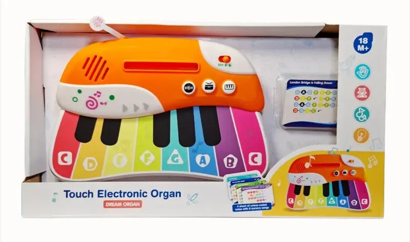 Pianinko z kartami do grania