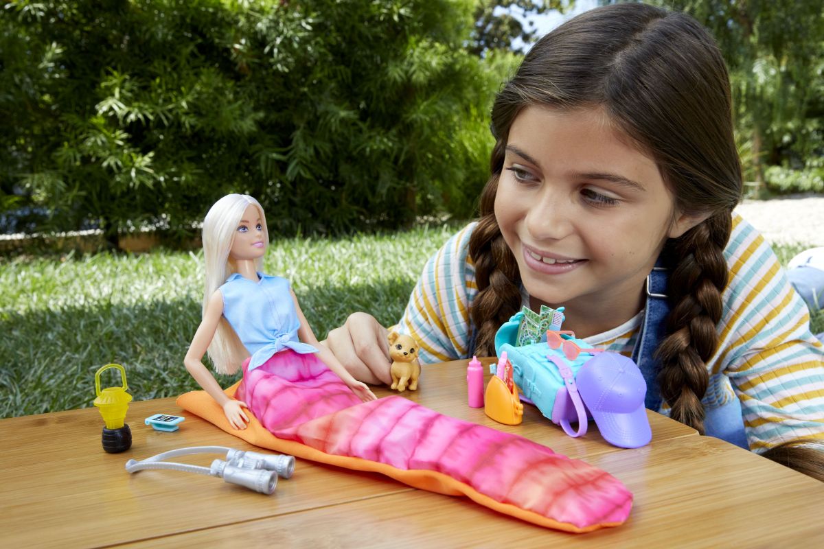 Barbie Malibu na kempingu lalka+akces HDF73