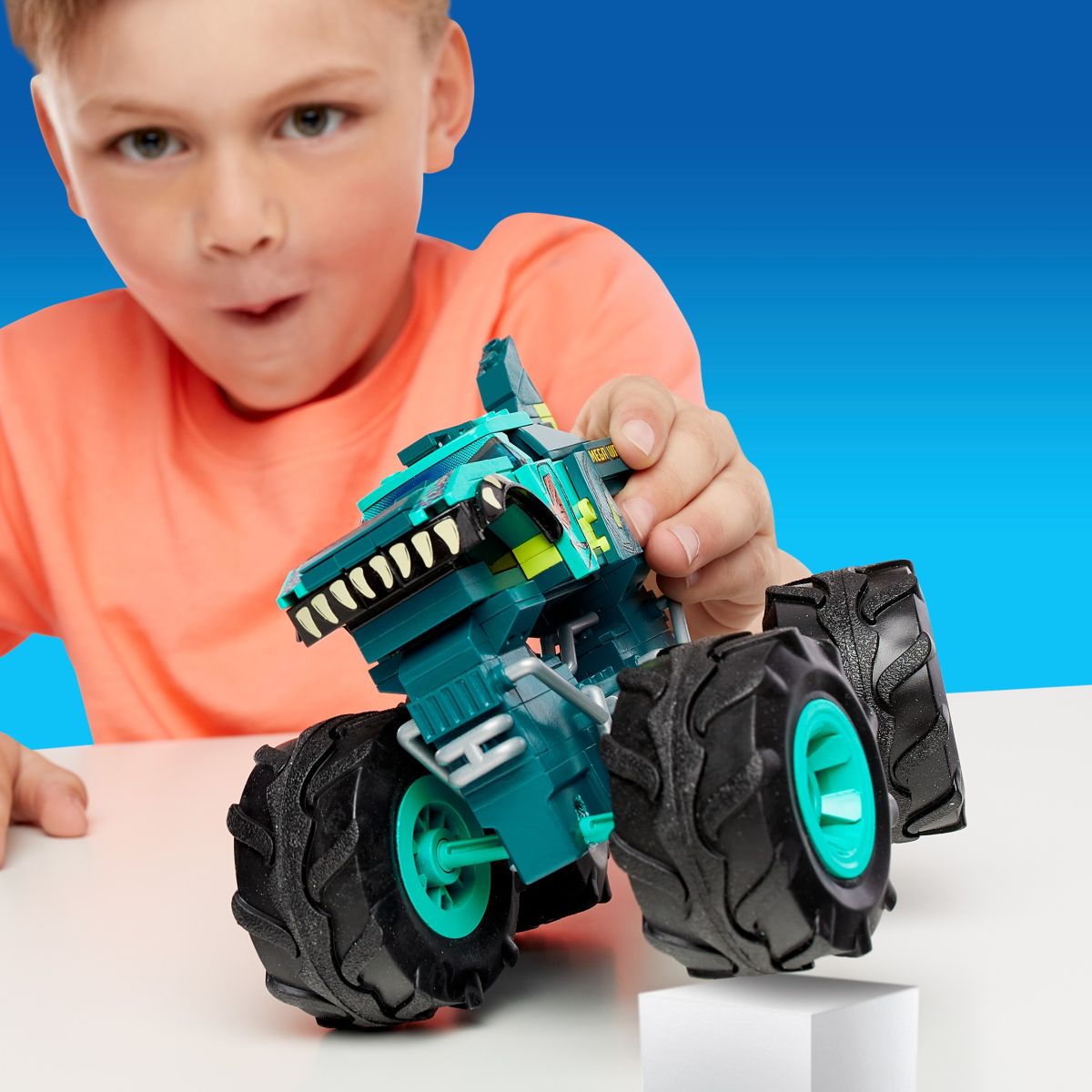 MCX HW Monster Trucks Mega Wrex HDJ95 /4