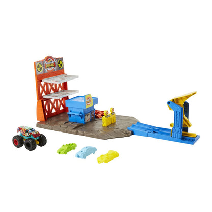 Hot wheels monster trucks demolka na stacji zestaw