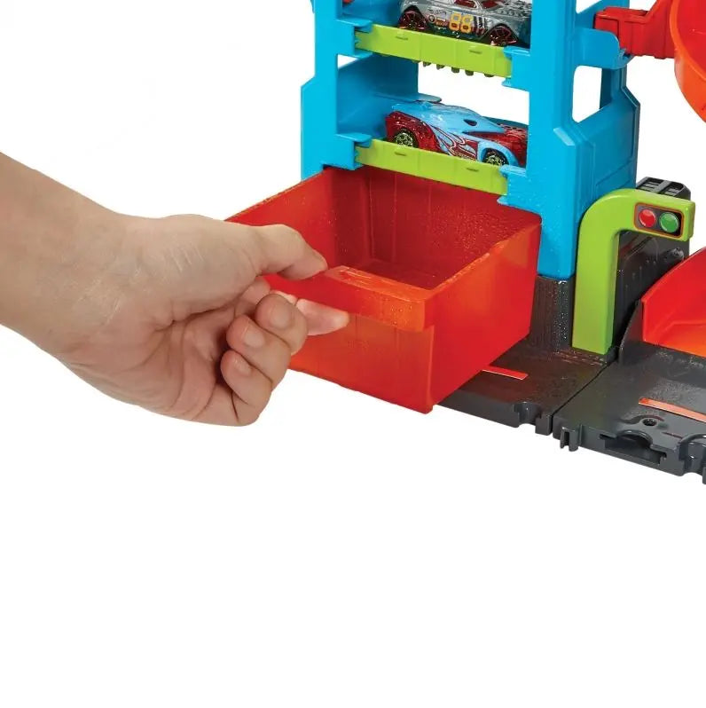 Hot Wheels City Zakręcona megamyjnia + autko