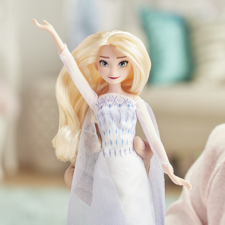 FROZEN 2 Królewska śpiewająca lalka Elsa E8880 /4