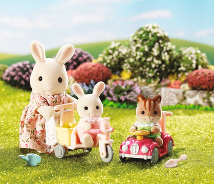 SYLVANIAN Trójkołowy rower z zabawkami 05040