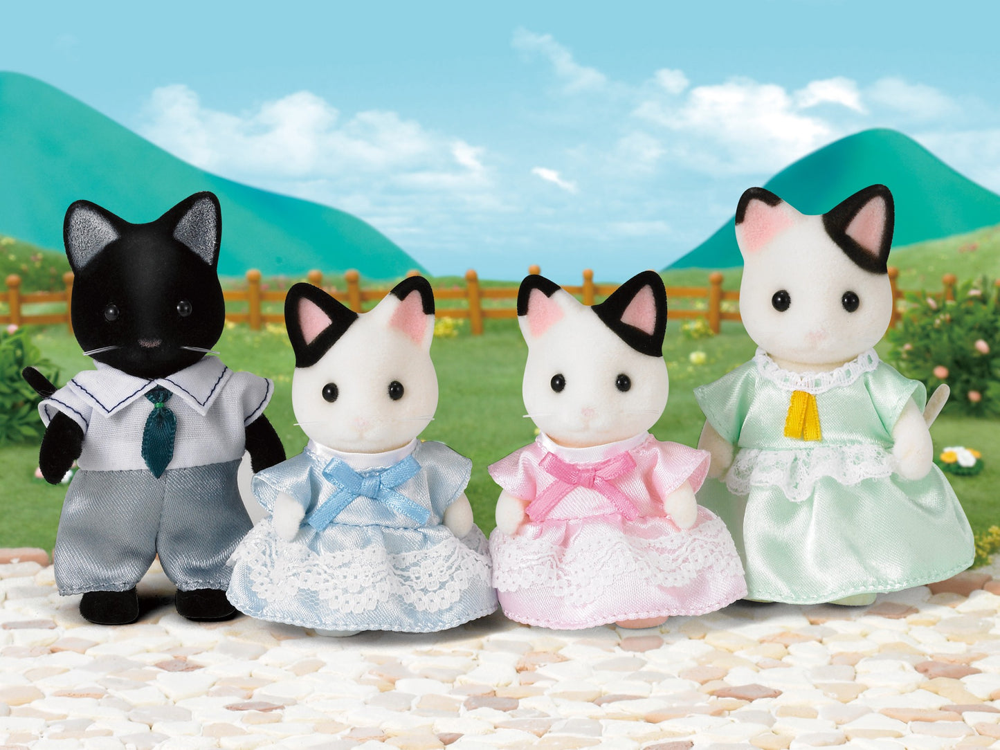 SYLVANIAN Rodzina kotków z czarnym uszkiem 05181
