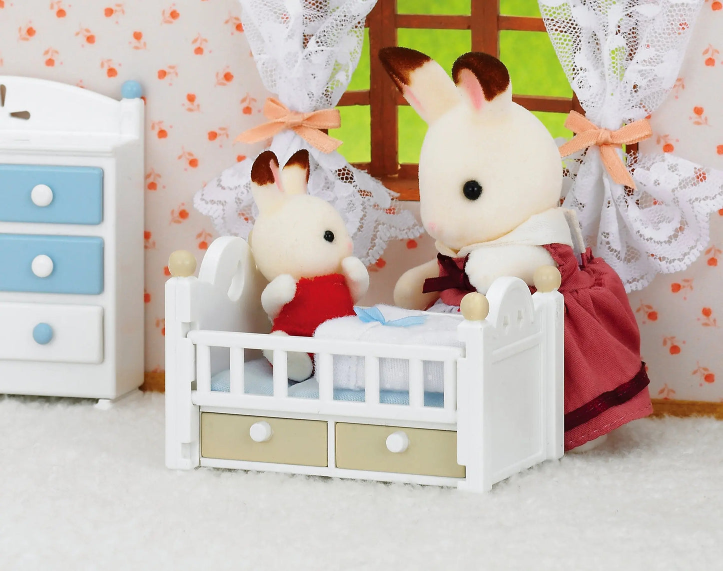 SYLVANIAN zestaw dziecko królik z czekoladowymi uszkami + łóżeczko