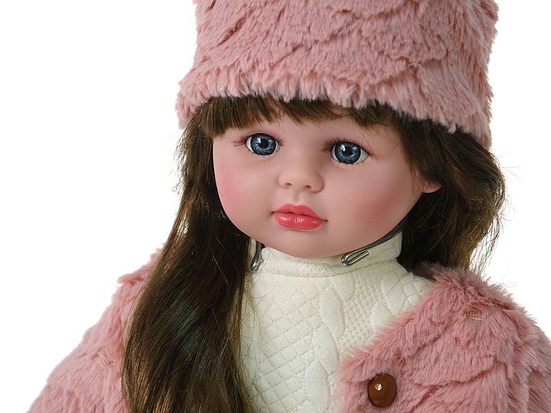 Lalka brunetka 40cm, w zimowym ubranku, śpiewa i mówi po polsku