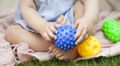 Moms care piłeczki sensoryczne 5 szt w pudełku