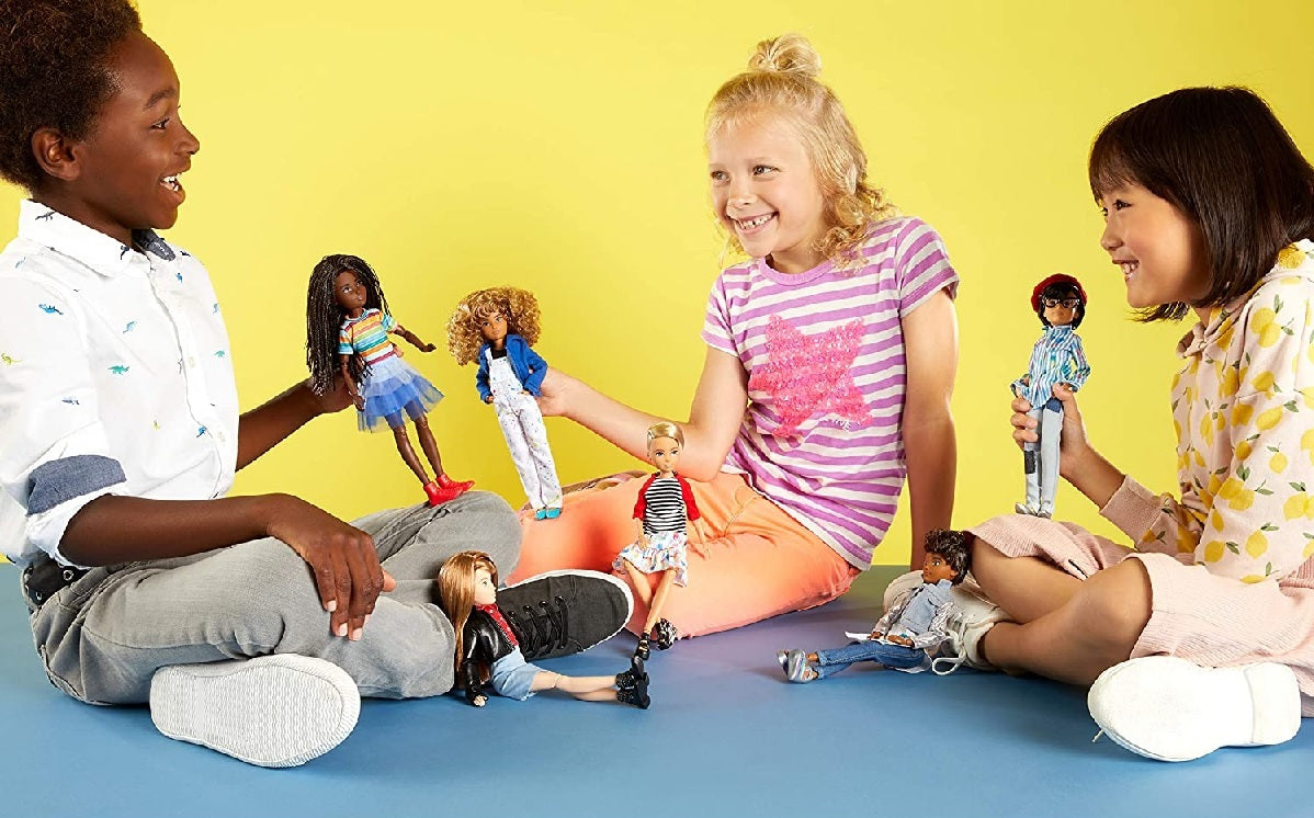 Barbie lalka Świat kreacji jasnobrąz.włosy GGG56