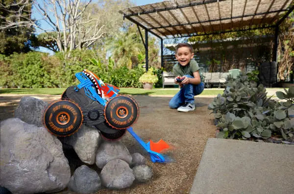 Hot Wheels Monster Trucks Tiger Shark RC Wspinacz 1:15
