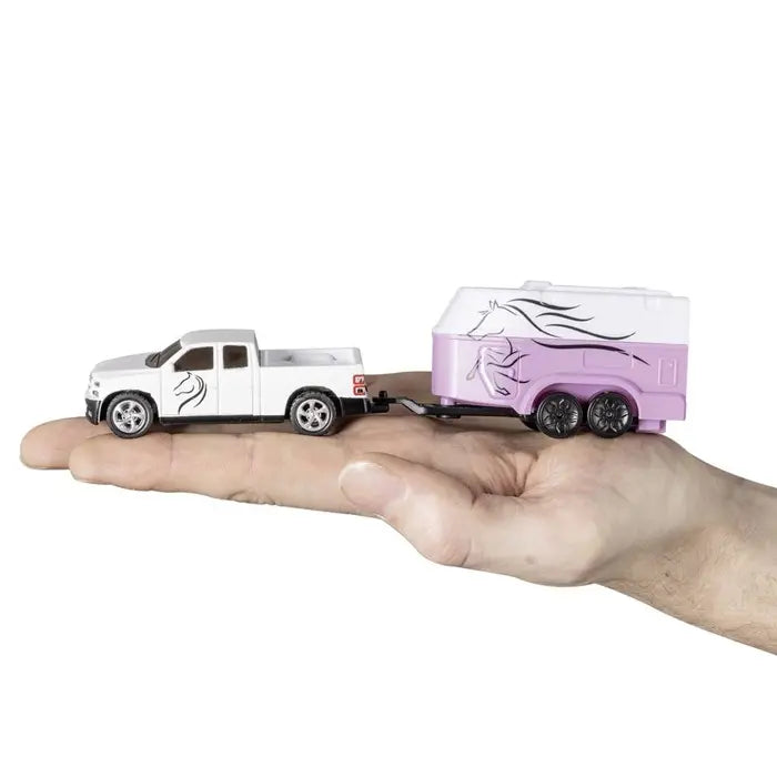 Mini samochód rc z transporterem koni