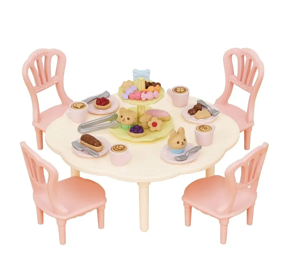 Sylvanian Families stół, krzesła i mnóstwo słodkości
