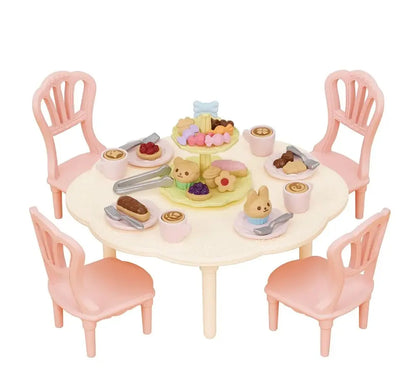 Sylvanian Families stół, krzesła i mnóstwo słodkości