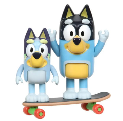 Bluey figurki 2-pak jazda na deskorolce