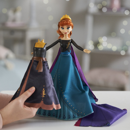 FROZEN 2 lalka Magiczna przemiana Anny E9419  E9419