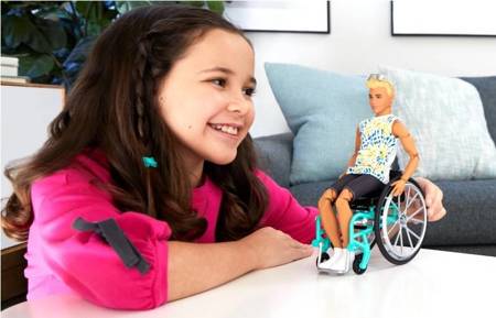 Barbie lalka Ken na wózku inwalidzkim  GWX93