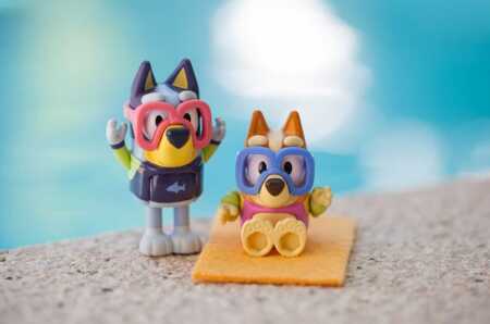 Bluey figurki 2pak zabawa na basenie  13039