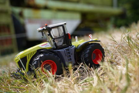 TOMY Britains traktor Claas Xerion 5000 43246