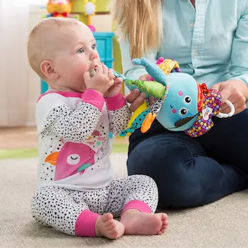 Jak wybrać gryzak dla niemowlaka i kiedy go używać?
